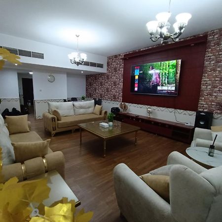 شقة كبيرة وفخمة Large And Luxury Two Bedroom アジュマーン エクステリア 写真