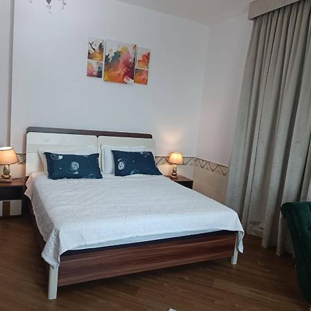 شقة كبيرة وفخمة Large And Luxury Two Bedroom アジュマーン エクステリア 写真