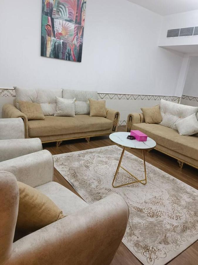 شقة كبيرة وفخمة Large And Luxury Two Bedroom アジュマーン エクステリア 写真