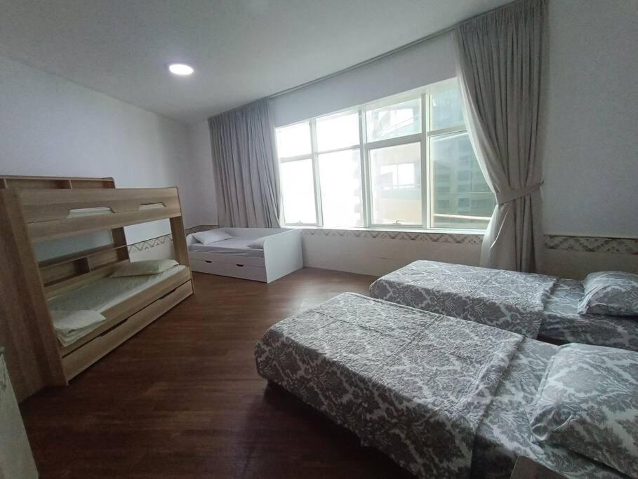 شقة كبيرة وفخمة Large And Luxury Two Bedroom アジュマーン エクステリア 写真