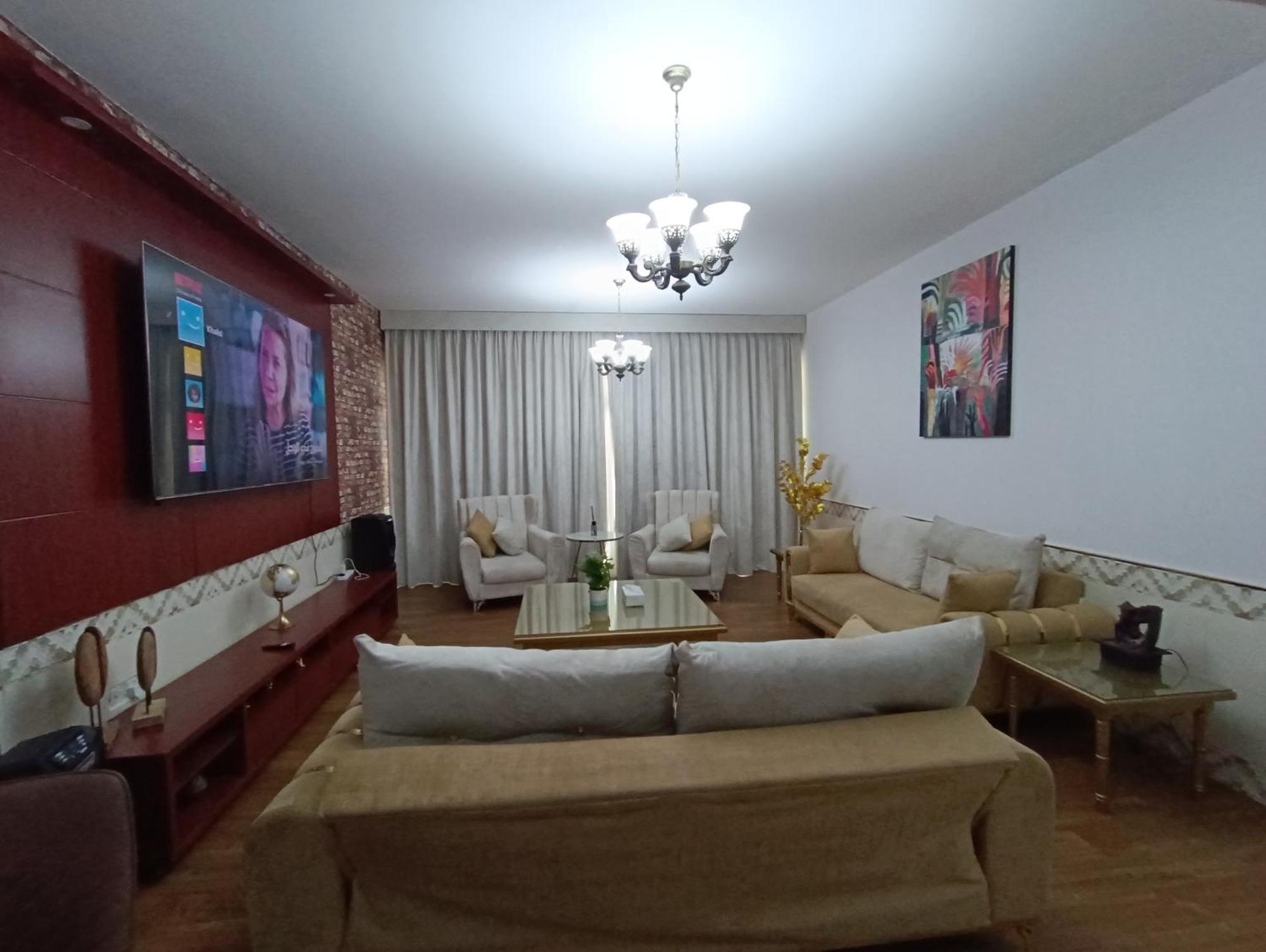 شقة كبيرة وفخمة Large And Luxury Two Bedroom アジュマーン エクステリア 写真