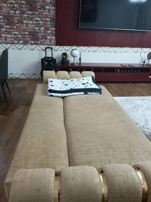 شقة كبيرة وفخمة Large And Luxury Two Bedroom アジュマーン エクステリア 写真