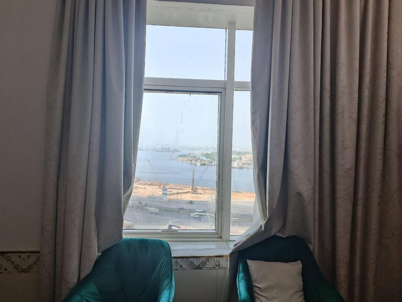 شقة كبيرة وفخمة Large And Luxury Two Bedroom アジュマーン エクステリア 写真